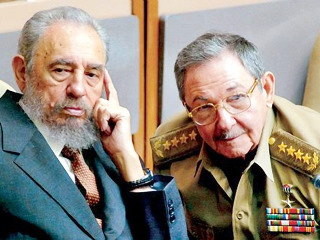Fidel e Ral Castro, clic para aumentar
