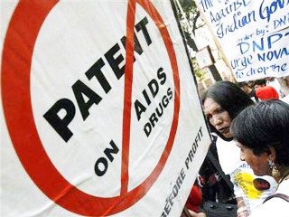 Protestas en Nova Deli contra a patente de Novartis