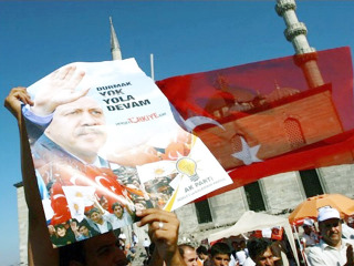 Eleccins en Turqua, seguidores do AKP; clic para aumentar