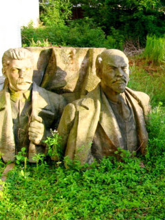 Monumento a Stalin e Lenin, clic para aumentar