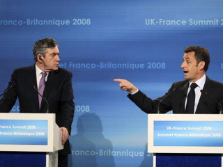 Gordon Brown e Nicols Sarkozy; clic para aumentar
