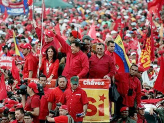 Chavez e partidarios do SI; clic para aumentar