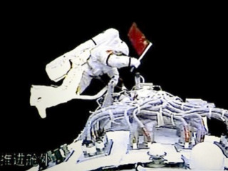 Paseo espacial de Zhai Zhigang; clic para aumentar