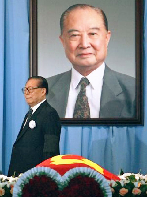 Necropolítica en China 2 20051230shangai jiang zemin funeral wang daohan